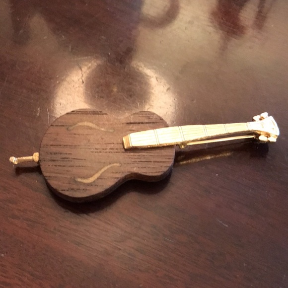 Double bass or contrabass guitar made of Wood and gilded gold tone brooch - Picture 2 of 6